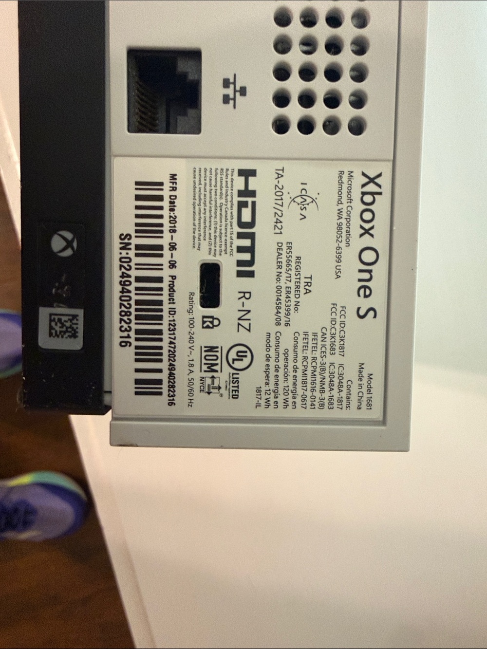 Xbox One S - Picture 3 of 3